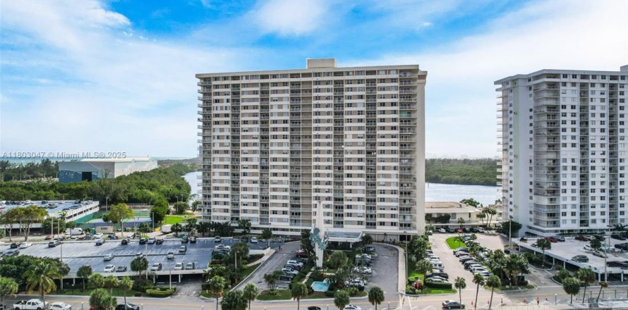 Кондоминиум с 1 спальней в Санни-Айлс-Бич, Флорида № 1959424