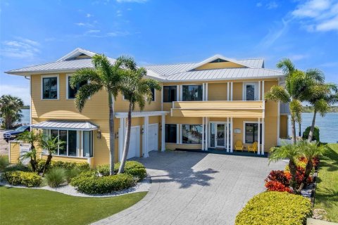 Casa en venta en New Smyrna Beach, Florida, 5 dormitorios, 387.22 m2 № 1886499 - foto 1