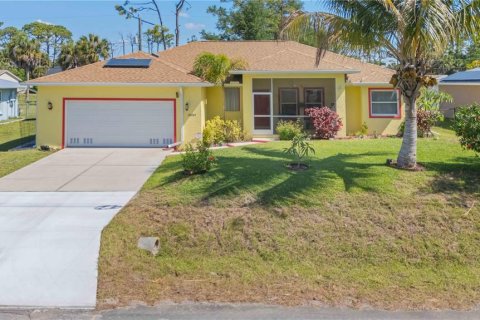 House in Port Charlotte, Florida 3 bedrooms, 164.99 sq.m. № 2096528