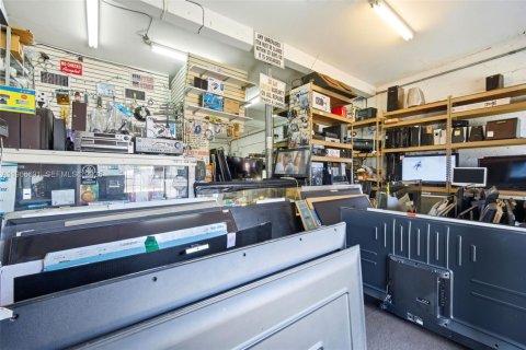 Commercial property in Miami, Florida № 2030372 - photo 10