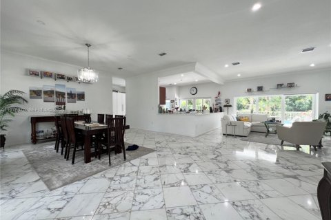 Villa ou maison à louer à Doral, Floride: 4 chambres, 280.38 m2 № 2042868 - photo 5