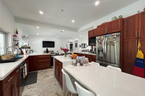 Villa ou maison à louer à Doral, Floride: 4 chambres, 280.38 m2 № 2042868 - photo 14