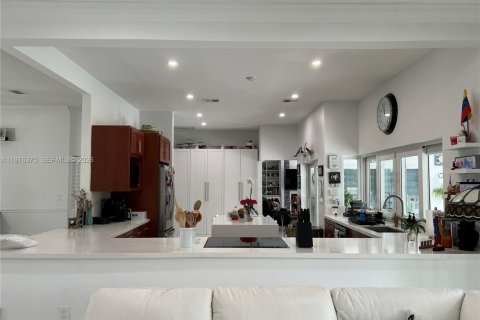 Villa ou maison à louer à Doral, Floride: 4 chambres, 280.38 m2 № 2042868 - photo 17