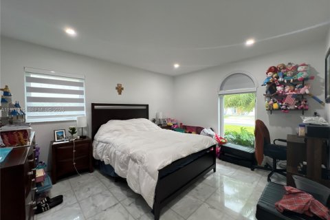 Villa ou maison à louer à Doral, Floride: 4 chambres, 280.38 m2 № 2042868 - photo 21