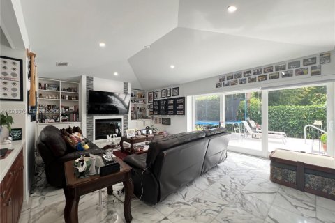 Villa ou maison à louer à Doral, Floride: 4 chambres, 280.38 m2 № 2042868 - photo 12