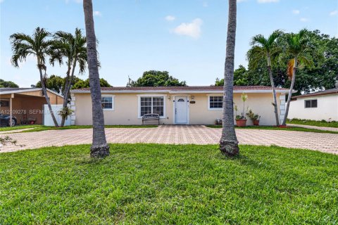 Villa ou maison à Palm Springs, Floride 3 chambres, 114.83 m2 № 2435543