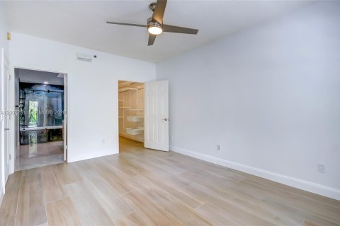 Condominio en alquiler en Aventura, Florida, 1 dormitorio, 83.89 m2 № 2072128 - foto 18