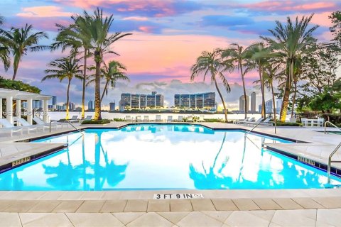 Condominio en Aventura, Florida, 1 dormitorio № 2072128