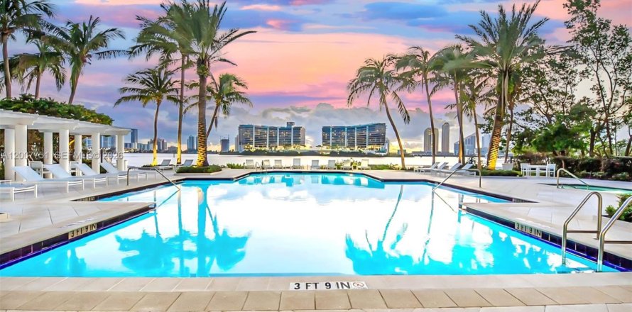 Condominio en Aventura, Florida, 1 dormitorio № 2072128