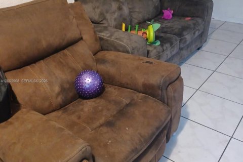 Casa en venta en Miami, Florida, 3 dormitorios, 170.94 m2 № 2066576 - foto 3