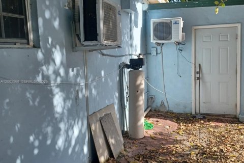 Casa en venta en Miami, Florida, 3 dormitorios, 170.94 m2 № 2066576 - foto 26