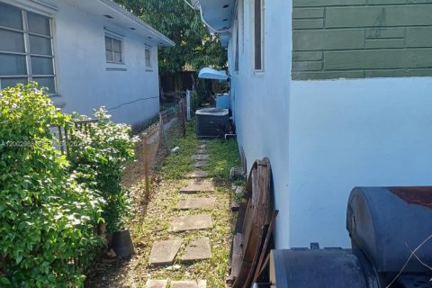 Casa en venta en Miami, Florida, 3 dormitorios, 170.94 m2 № 2066576 - foto 27