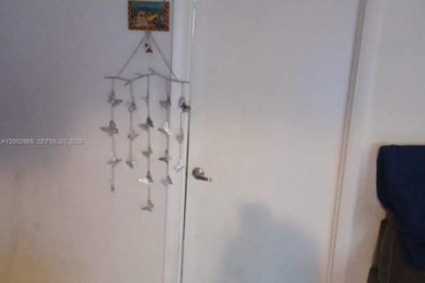 Casa en venta en Miami, Florida, 3 dormitorios, 170.94 m2 № 2066576 - foto 16