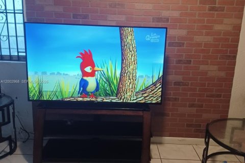 Casa en venta en Miami, Florida, 3 dormitorios, 170.94 m2 № 2066576 - foto 12