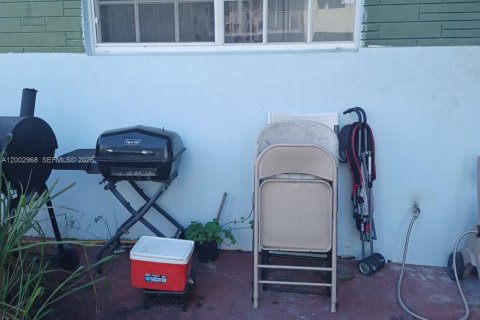 Casa en venta en Miami, Florida, 3 dormitorios, 170.94 m2 № 2066576 - foto 21