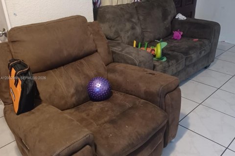 Casa en venta en Miami, Florida, 3 dormitorios, 170.94 m2 № 2066576 - foto 4