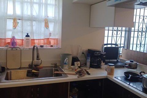 Casa en venta en Miami, Florida, 3 dormitorios, 170.94 m2 № 2066576 - foto 8