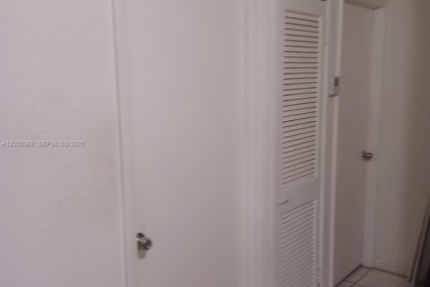 Casa en venta en Miami, Florida, 3 dormitorios, 170.94 m2 № 2066576 - foto 15