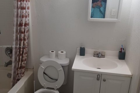 Casa en venta en Miami, Florida, 3 dormitorios, 170.94 m2 № 2066576 - foto 17