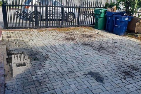 Casa en venta en Miami, Florida, 3 dormitorios, 170.94 m2 № 2066576 - foto 22