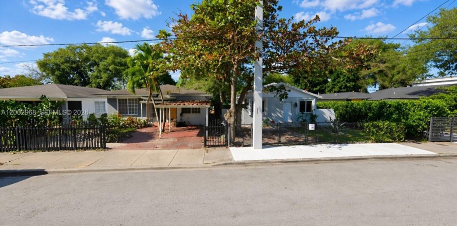 Casa en Miami, Florida 3 dormitorios, 170.94 m2 № 2066576