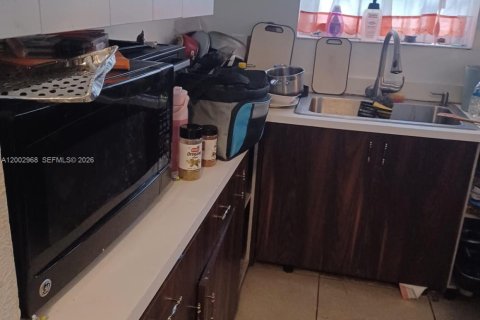 Casa en venta en Miami, Florida, 3 dormitorios, 170.94 m2 № 2066576 - foto 7