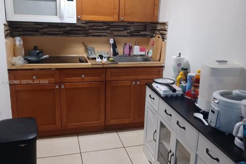 Casa en venta en Miami, Florida, 3 dormitorios, 170.94 m2 № 2066576 - foto 6