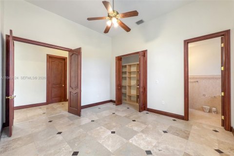 Снять в аренду виллу или дом в Майами, Флорида 7 спален, 475.57м2, № 2005497 - фото 18