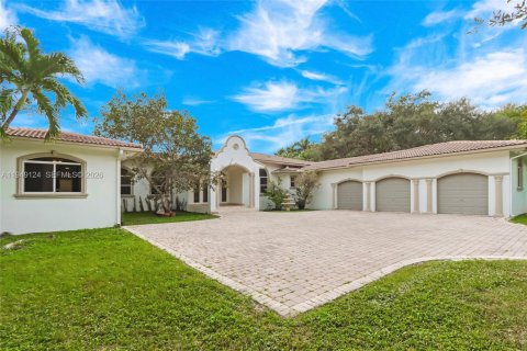 Снять в аренду виллу или дом в Майами, Флорида 7 спален, 475.57м2, № 2005497 - фото 3