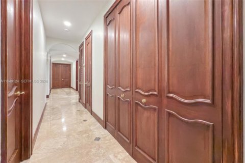 Снять в аренду виллу или дом в Майами, Флорида 7 спален, 475.57м2, № 2005497 - фото 24