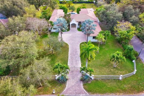 Снять в аренду виллу или дом в Майами, Флорида 7 спален, 475.57м2, № 2005497 - фото 2