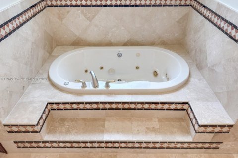 Снять в аренду виллу или дом в Майами, Флорида 7 спален, 475.57м2, № 2005497 - фото 30