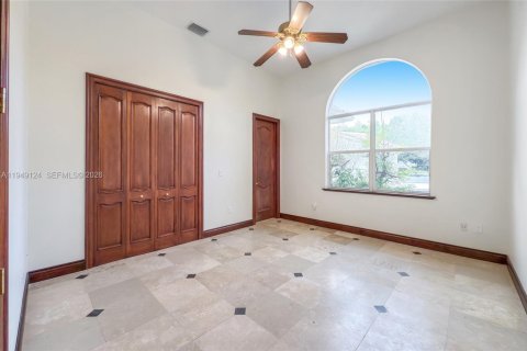 Снять в аренду виллу или дом в Майами, Флорида 7 спален, 475.57м2, № 2005497 - фото 17