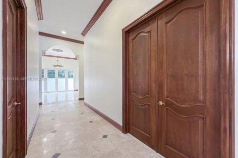 Снять в аренду виллу или дом в Майами, Флорида 7 спален, 475.57м2, № 2005497 - фото 8