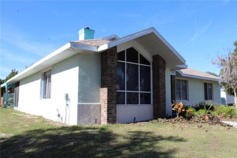 Villa ou maison à vendre à Lady Lake, Floride: 3 chambres, 182.09 m2 № 2094398 - photo 4