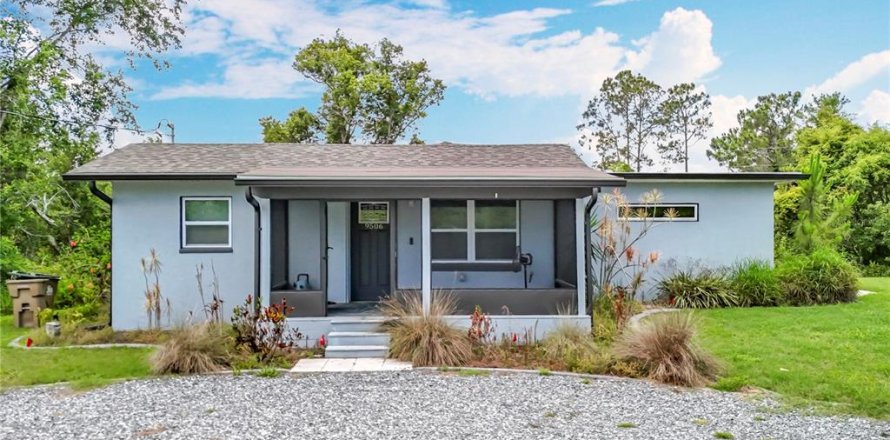 House in Howey-in-the-Hills, Florida 3 bedrooms, 82.96 sq.m. № 1725248