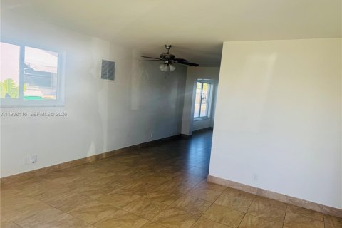 House in Tamarac, Florida 2 bedrooms, 95.5 sq.m. № 1996429 - photo 18