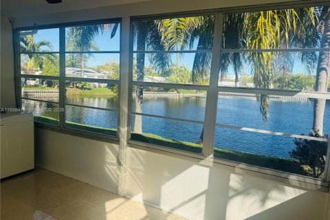 House in Tamarac, Florida 2 bedrooms, 95.5 sq.m. № 1996429 - photo 8