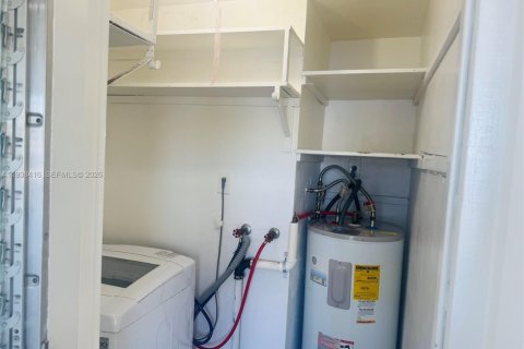 House in Tamarac, Florida 2 bedrooms, 95.5 sq.m. № 1996429 - photo 7