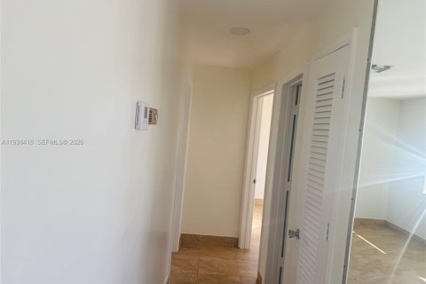 House in Tamarac, Florida 2 bedrooms, 95.5 sq.m. № 1996429 - photo 9