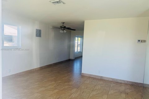 House in Tamarac, Florida 2 bedrooms, 95.5 sq.m. № 1996429 - photo 15