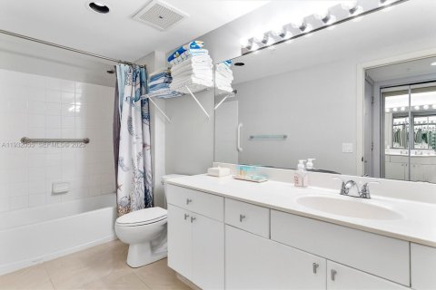 Copropriété à vendre à Sunny Isles Beach, Floride: 2 chambres, 123.56 m2 № 1990580 - photo 23