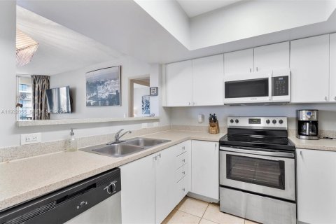 Copropriété à vendre à Sunny Isles Beach, Floride: 2 chambres, 123.56 m2 № 1990580 - photo 4