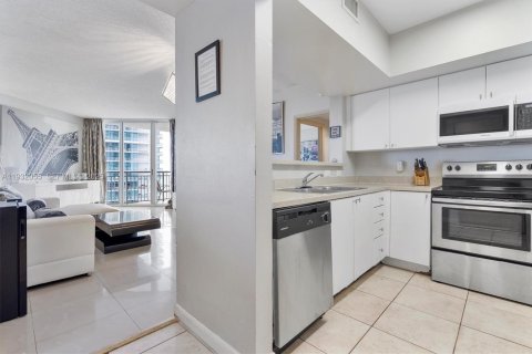 Copropriété à vendre à Sunny Isles Beach, Floride: 2 chambres, 123.56 m2 № 1990580 - photo 2