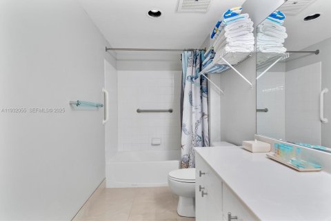 Copropriété à vendre à Sunny Isles Beach, Floride: 2 chambres, 123.56 m2 № 1990580 - photo 24