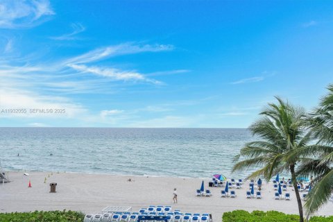 Copropriété à vendre à Sunny Isles Beach, Floride: 2 chambres, 123.56 m2 № 1990580 - photo 29