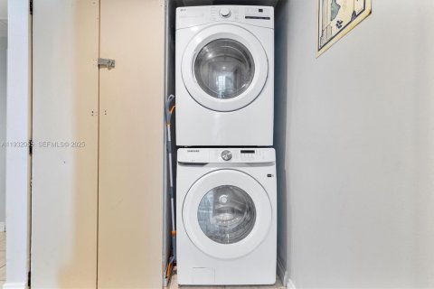 Copropriété à vendre à Sunny Isles Beach, Floride: 2 chambres, 123.56 m2 № 1990580 - photo 25