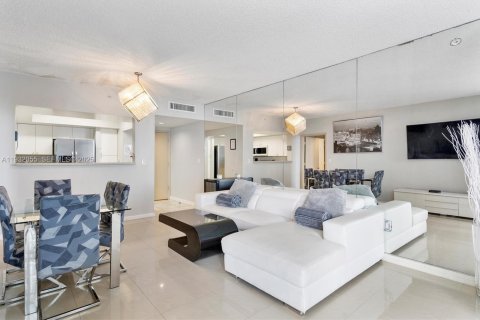 Copropriété à vendre à Sunny Isles Beach, Floride: 2 chambres, 123.56 m2 № 1990580 - photo 8