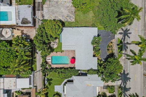 Casa en venta en Hollywood, Florida, 5 dormitorios, 203.36 m2 № 1729332 - foto 2