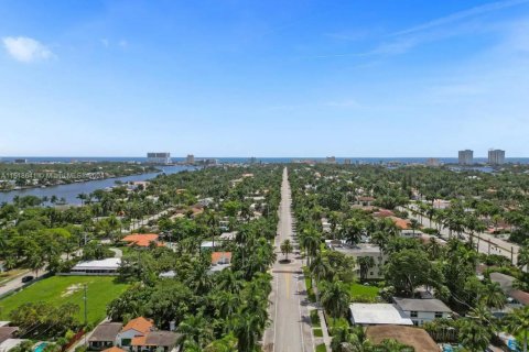 Casa en venta en Hollywood, Florida, 5 dormitorios, 203.36 m2 № 1729332 - foto 1